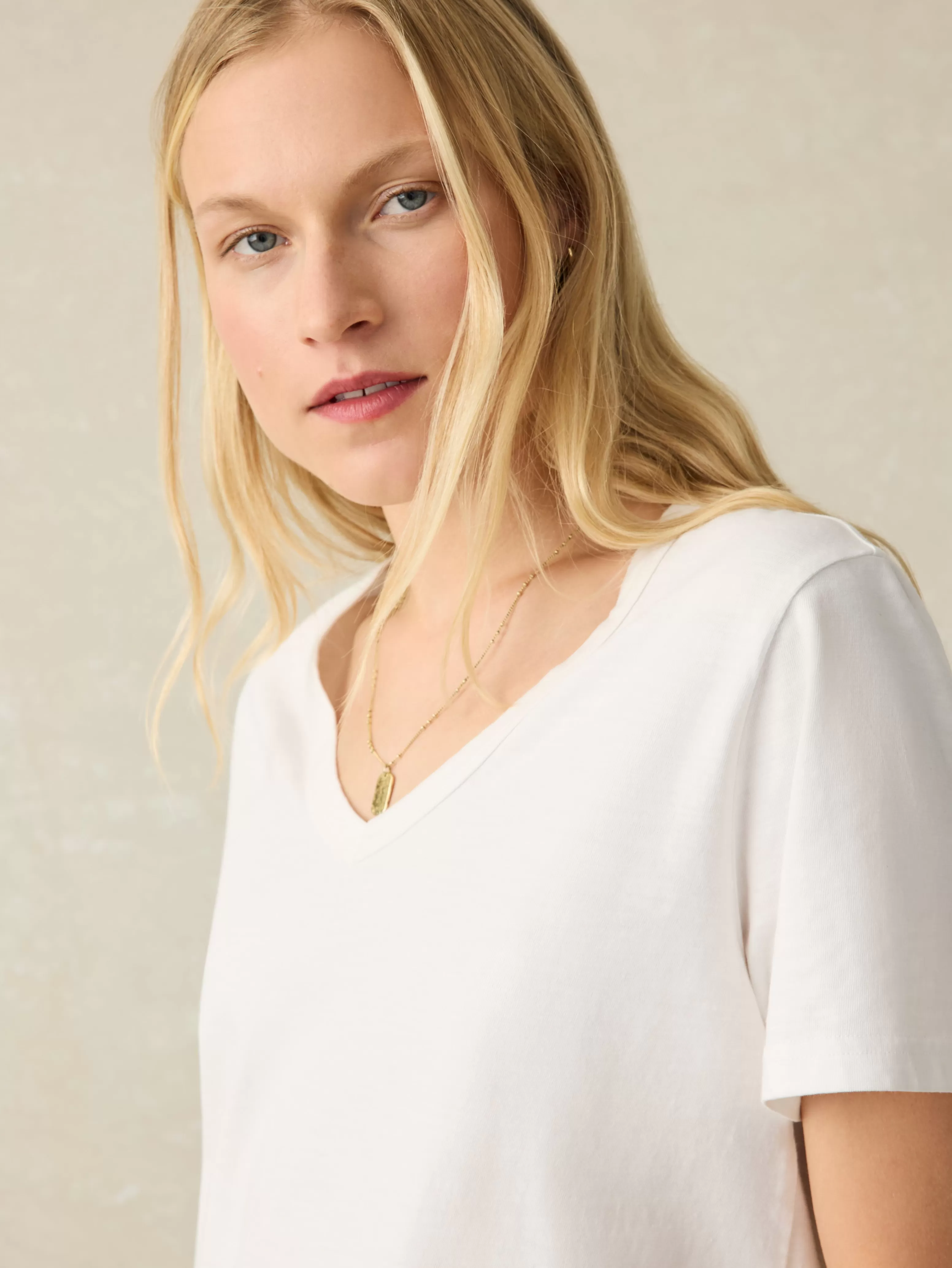 Sunwashed V-Neck Tee - | Faherty Brand Fashion